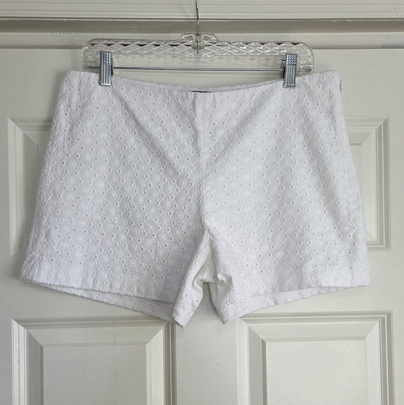 Ann Taylor White Cotton Eyelet Shorts - Size 8 - Picture 1 of 7